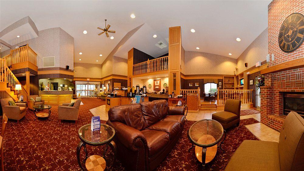 Best Western Plus University Park Inn & Suites Ames Exterior photo