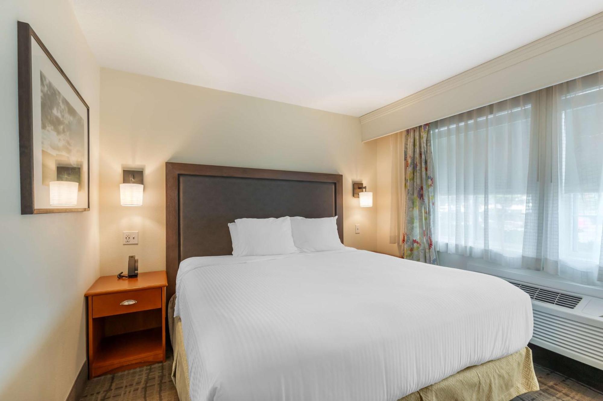 Best Western Plus University Park Inn & Suites Ames Exterior photo