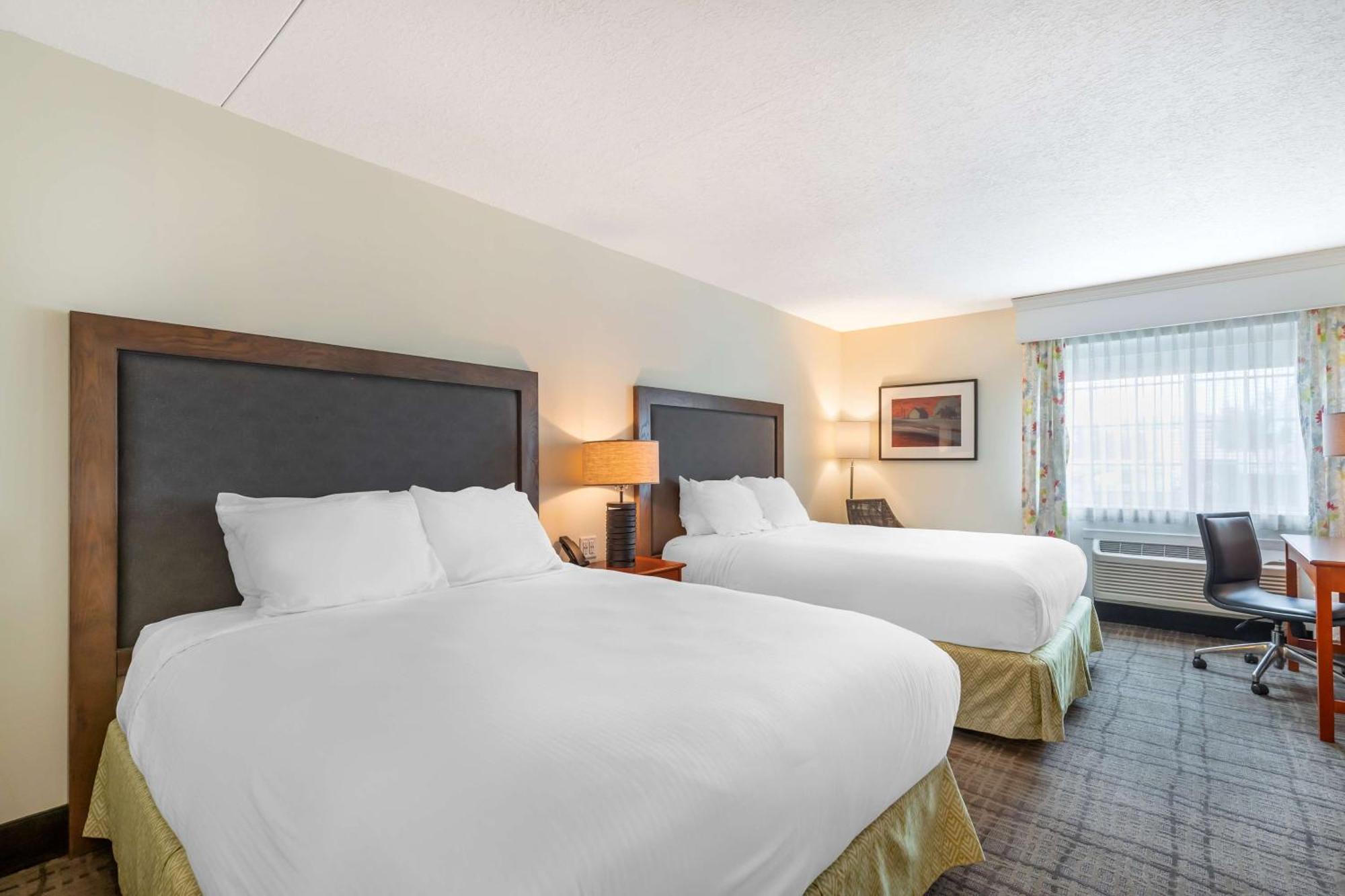 Best Western Plus University Park Inn & Suites Ames Exterior photo